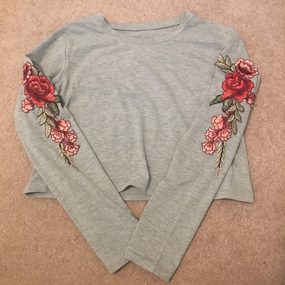 Cropped gray rose long sleeve